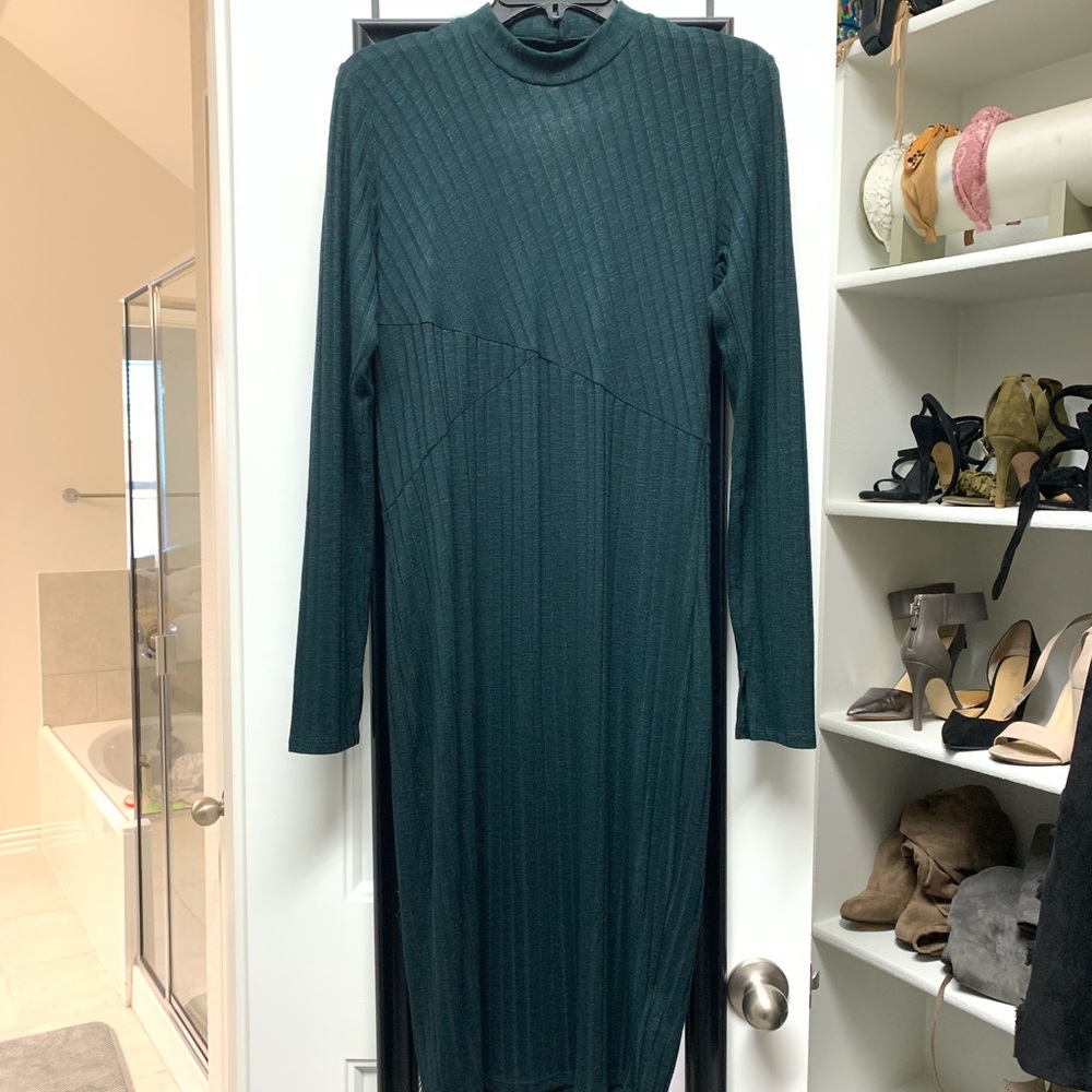 Green long sleeve dress